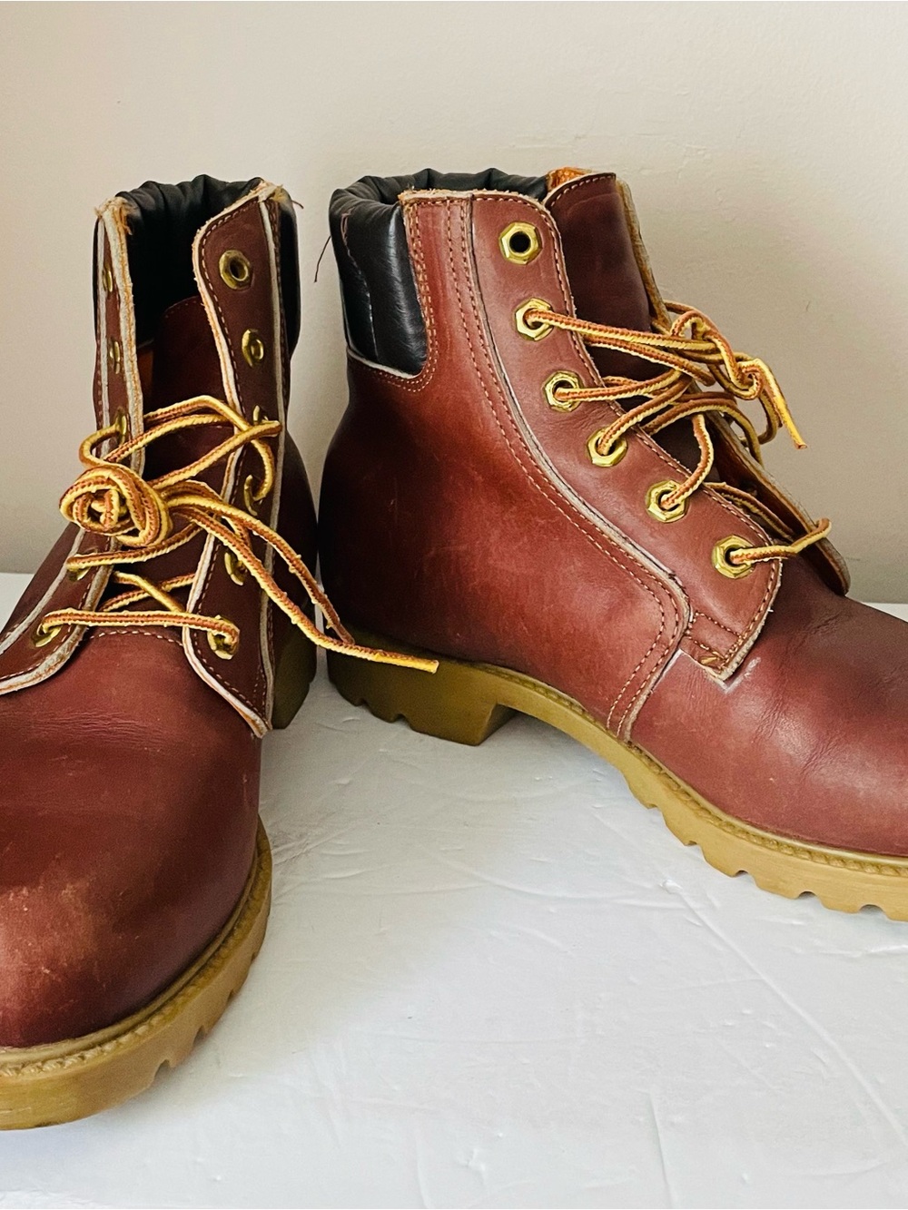 timberland classic Hiking Boots Womens 7.5 Or 8 Vvgc read description about size
